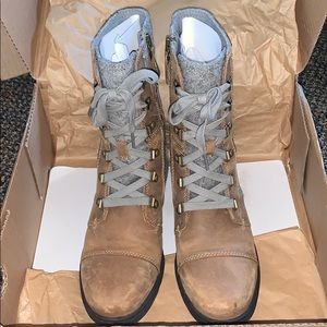 Sorel lace up boots with zipper
